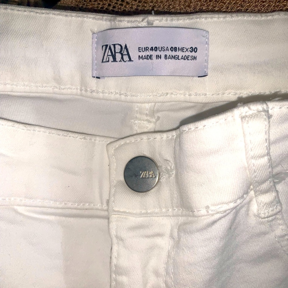 Zara jeans. Like new never worn. Stretchy and nice yummy control material.